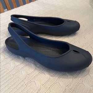 Women’s sz 7 Crocs Olivia II slingback shoes navy blue flats very good condition